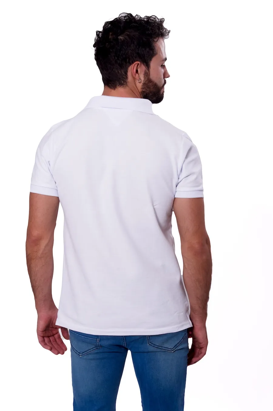 Playera tipo polo para caballero color blanco, 100% algodón, detalle de cuello